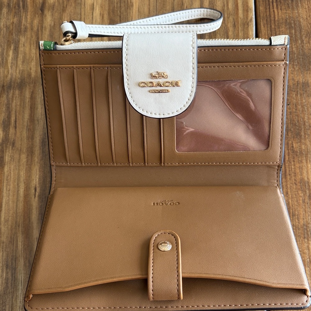 Green Apple Coach Wristlet Wallet - Picture 3 of 3